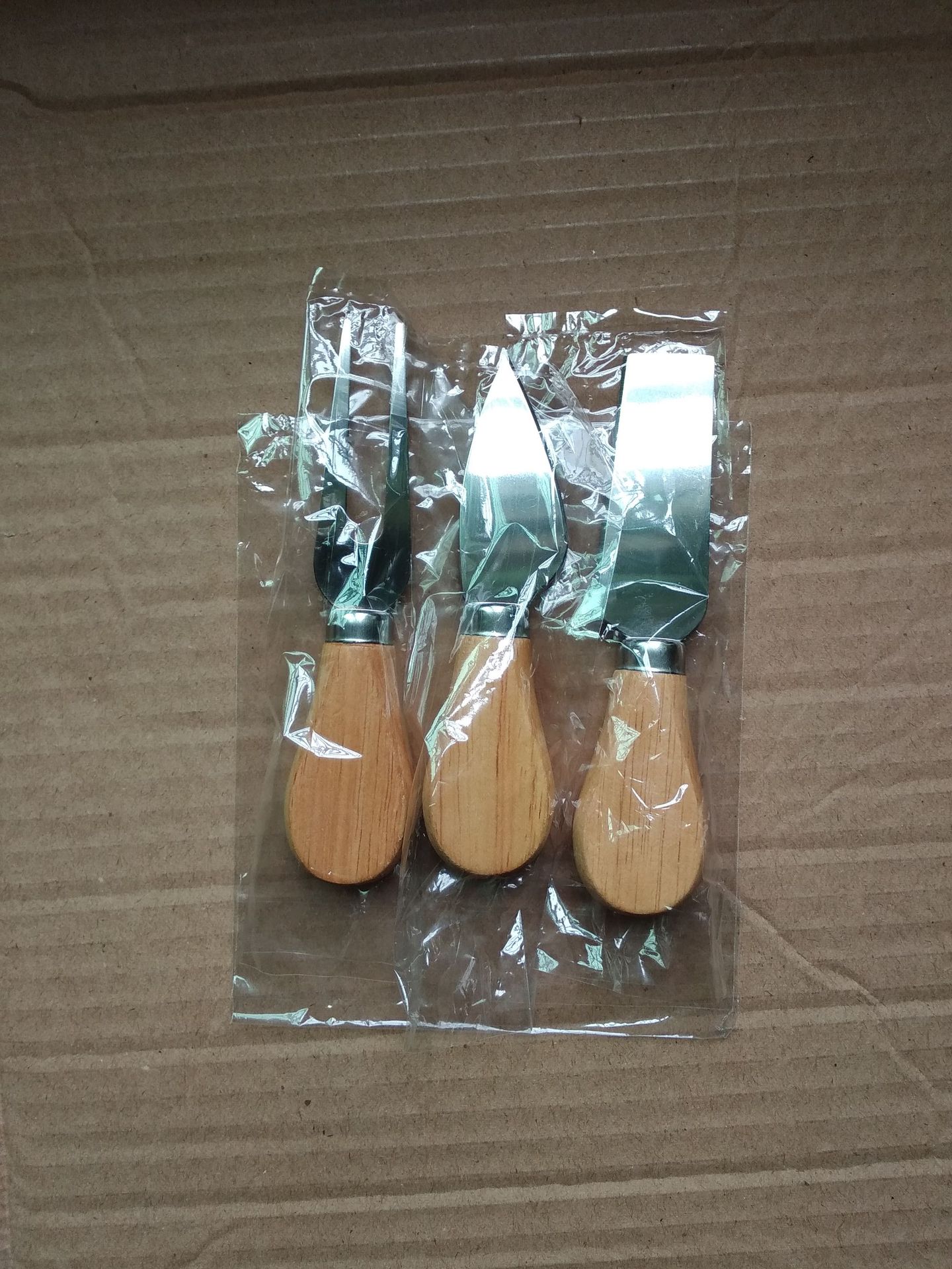 Stainless steel cheese knife with oak handle